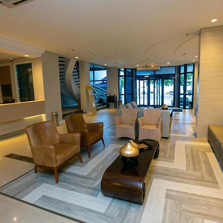 Hotel Bhally Балнеариу-Камбориу Экстерьер фото